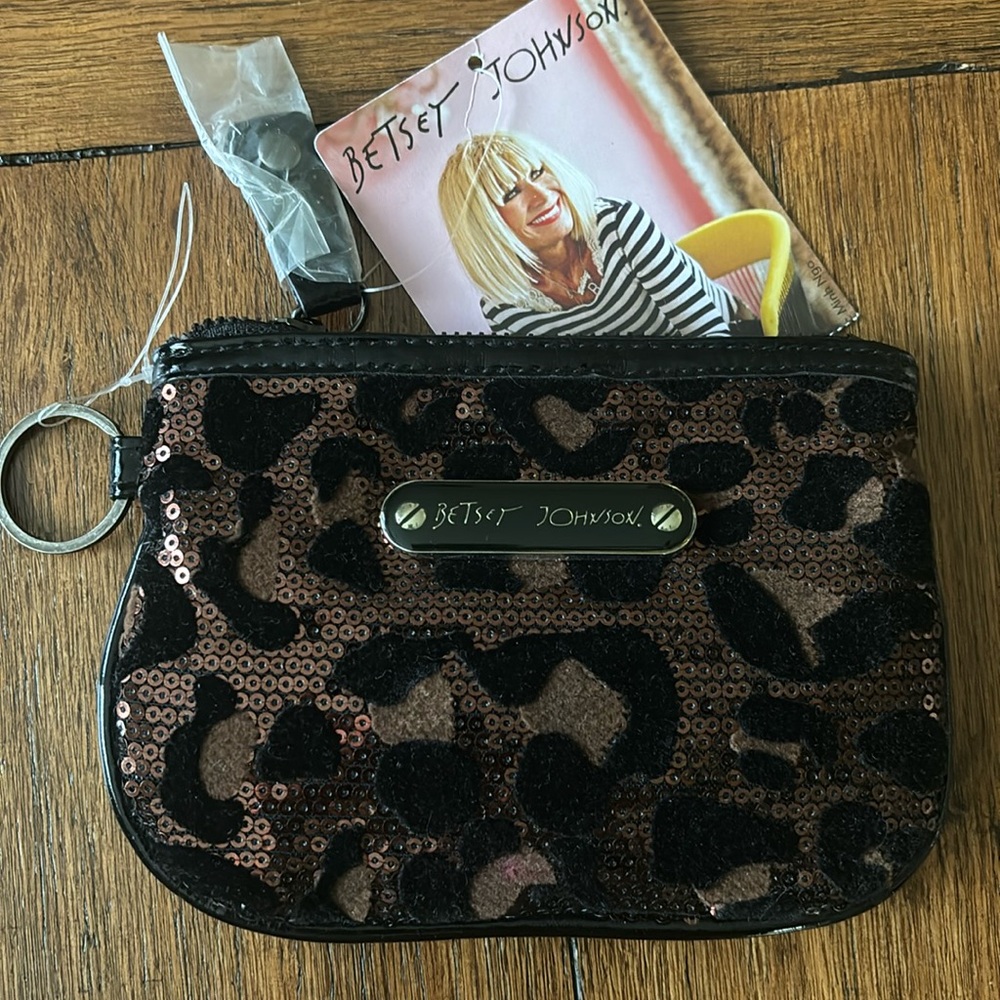 Betsey Johnson Top Zip keychain pouch cheetah-licious bronze
